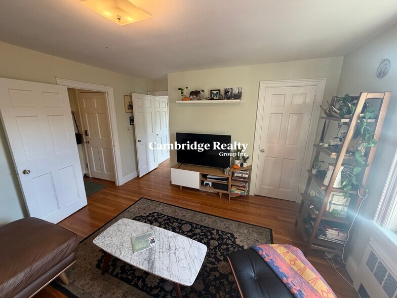 Building Photo - 319 Washington St