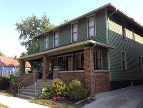 Building Photo - 1425 E Broadway