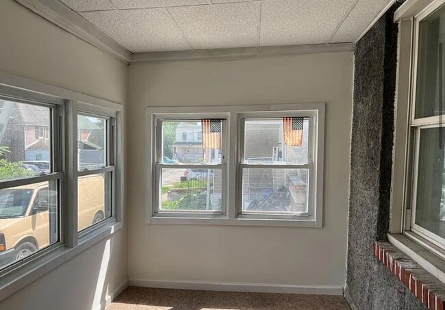 Building Photo - 3 Bed, 1 Bath