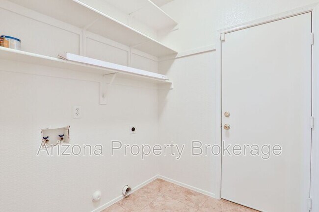 Building Photo - 2736 W Mineral Butte Dr