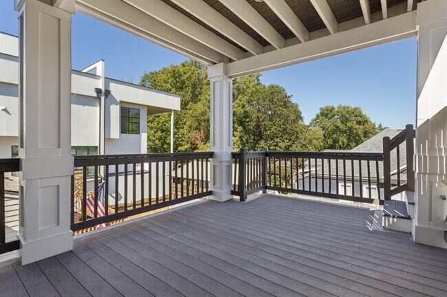 Building Photo - 546 Highland Ave NE