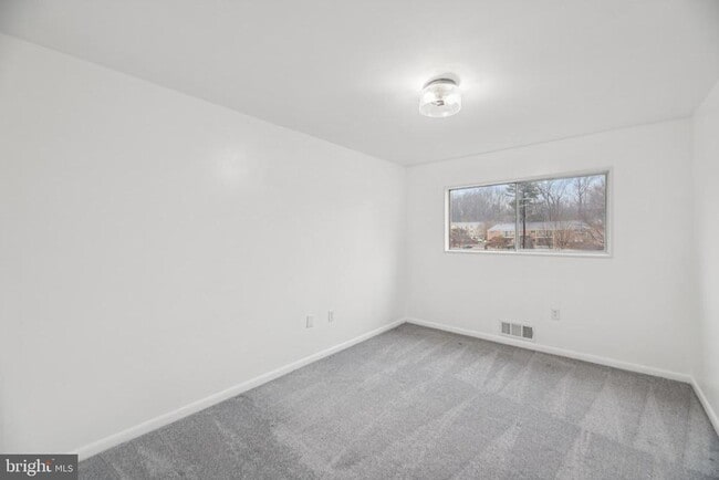 Building Photo - 10607 Weymouth St