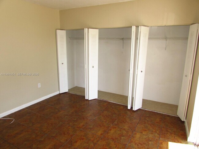 Building Photo - 5100 SW 41st St