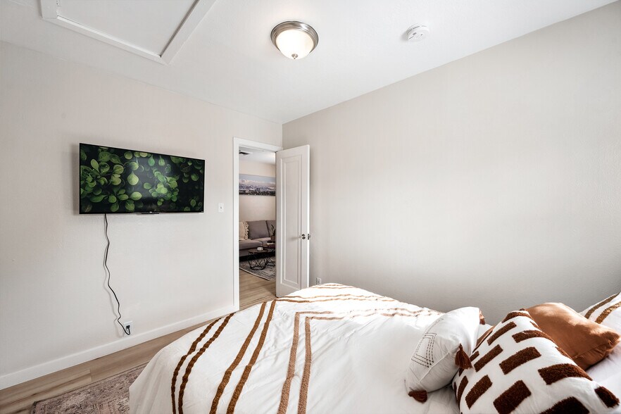 Building Photo - 4857-1 S Fox St