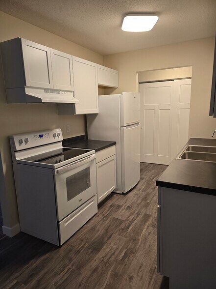 Building Photo - Sands Apartments