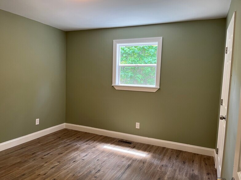 Building Photo - 229 Glenrock Dr