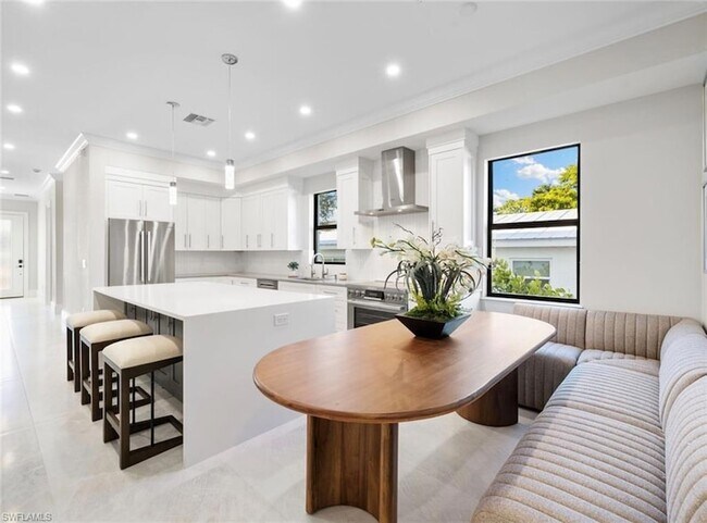 Building Photo - 2721 Van Buren Ave