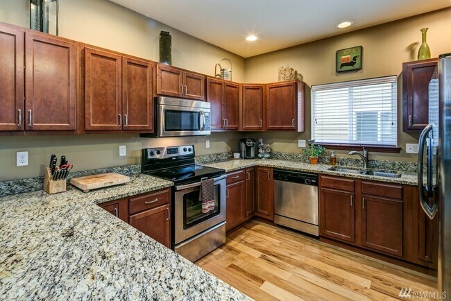 Building Photo - 341 Holland Ave