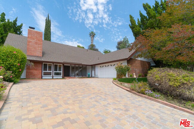 Building Photo - 4220 Towhee Dr