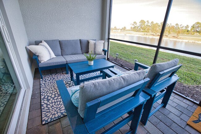 Building Photo - Golf Transfer 2-Bedroom 2-Bathroom First Floor Condo in the desirable Wellen Golf and Country Clu...