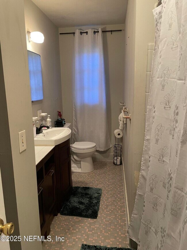 Building Photo - 2619 Bywood Rd