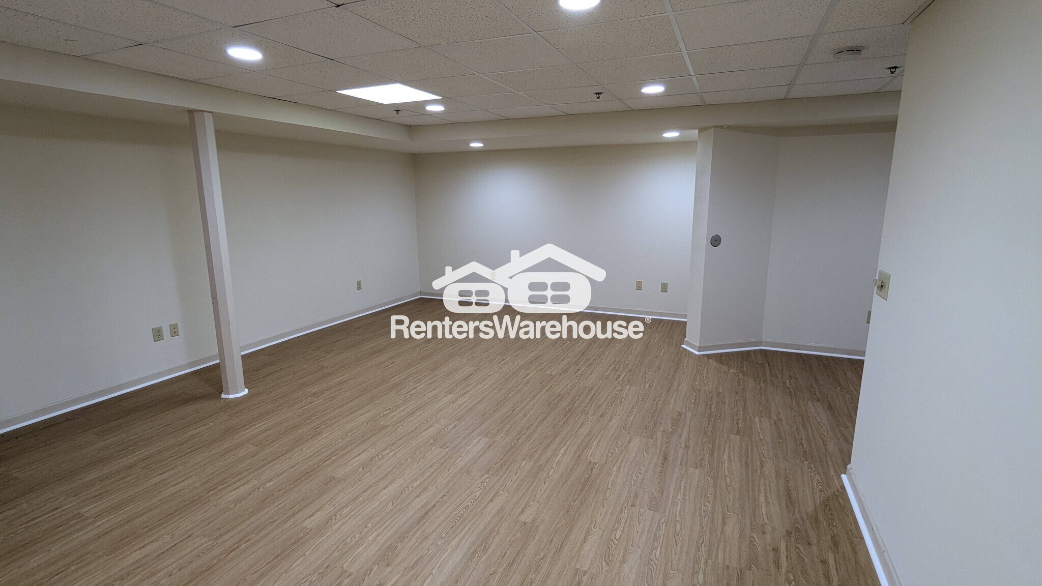 Building Photo - 14303 Waterford Square Dr