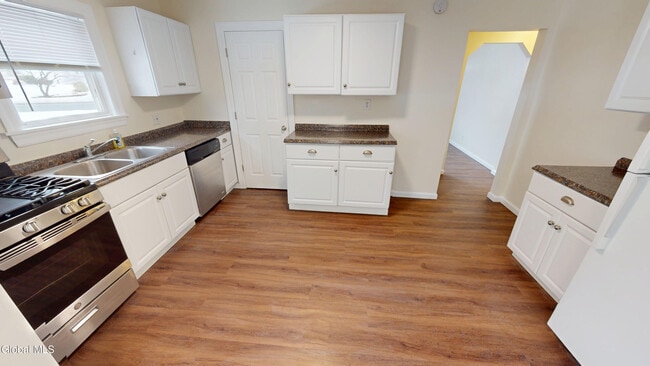 Building Photo - 18 Whitney Rd