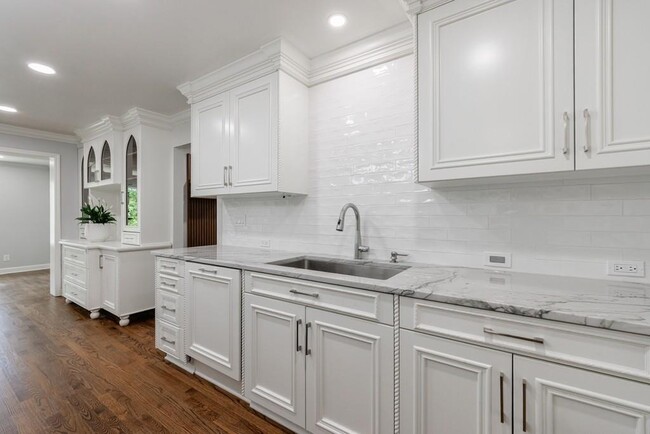 Building Photo - 459 Atlanta Country Club Dr