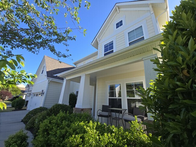 Building Photo - 1129 Flower St