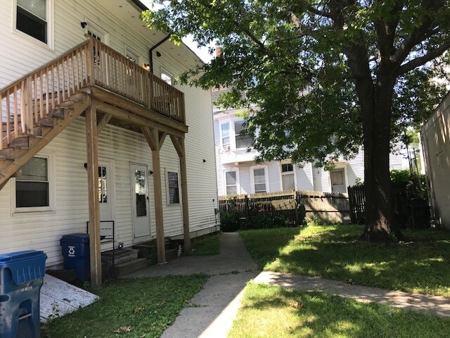 Building Photo - 11 Locust St