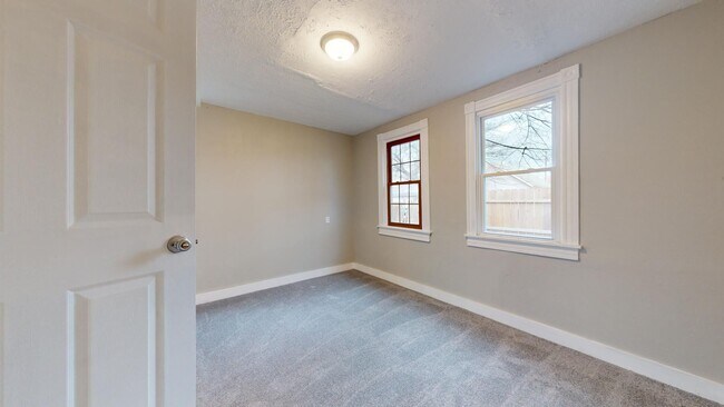 Building Photo - 3218-22 Walton