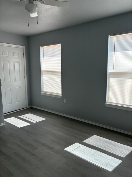 Building Photo - 2024 S Avenue I