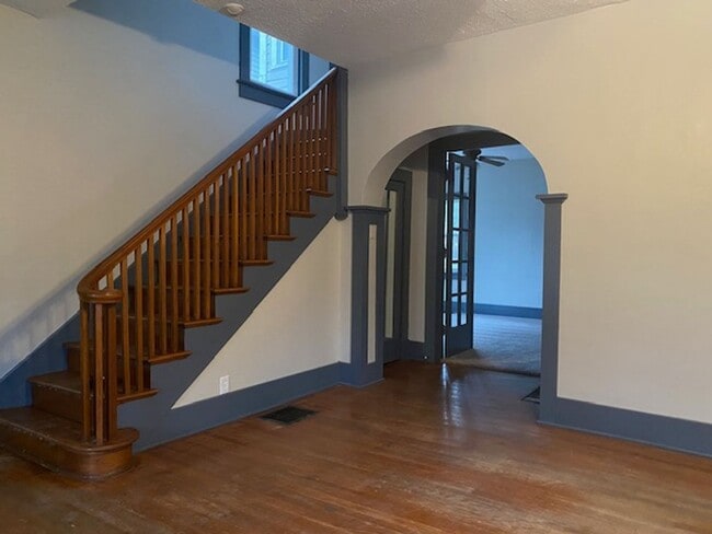 Building Photo - 3 Bed 1.5 Bathroom for rent in Dayton*