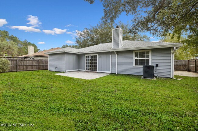 Building Photo - 12358 Carriage Crossing Ct