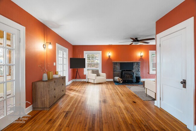 Building Photo - Asheville - Historic Charm Meets Modern Living!