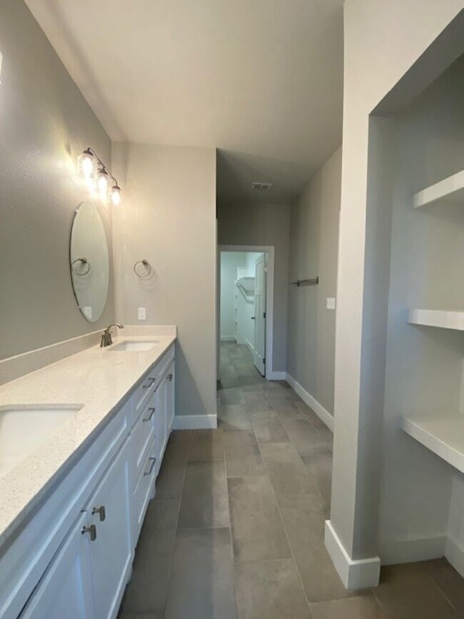 Building Photo - 3806 Negin Dr