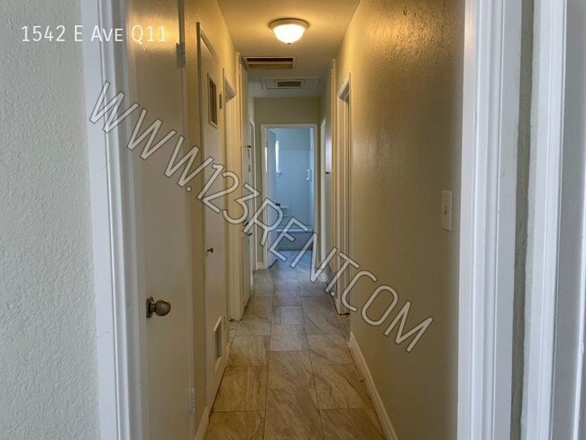 Building Photo - 1542 E Ave Q11