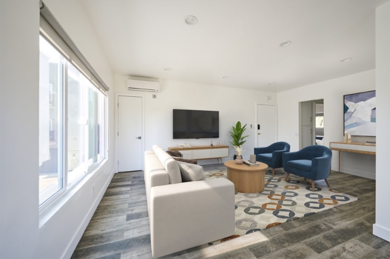 Building Photo - 1333 W 36th Pl