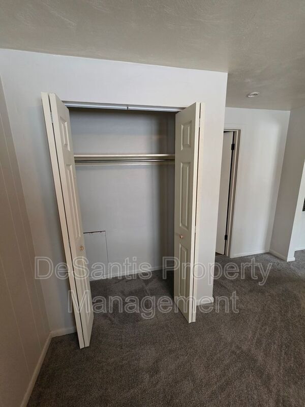 Building Photo - 404 Lunar Ln