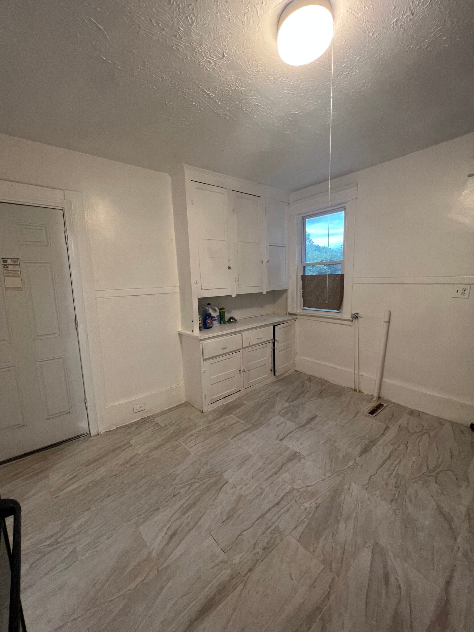 Kitchen 2 - 60 Sidney St