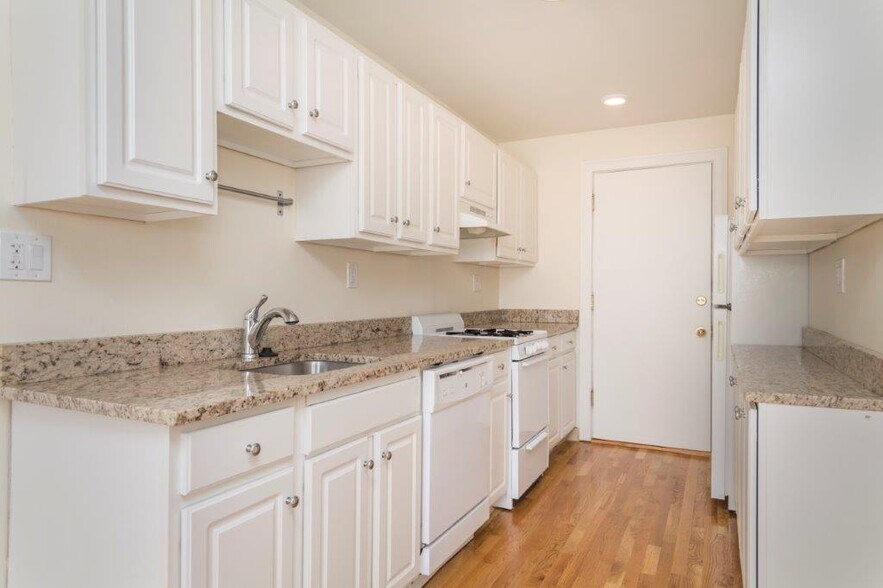 Primary Photo - 123 Highland Ave