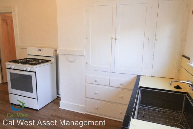 Building Photo - 3 br, 1 bath House - 930 W Taylor St