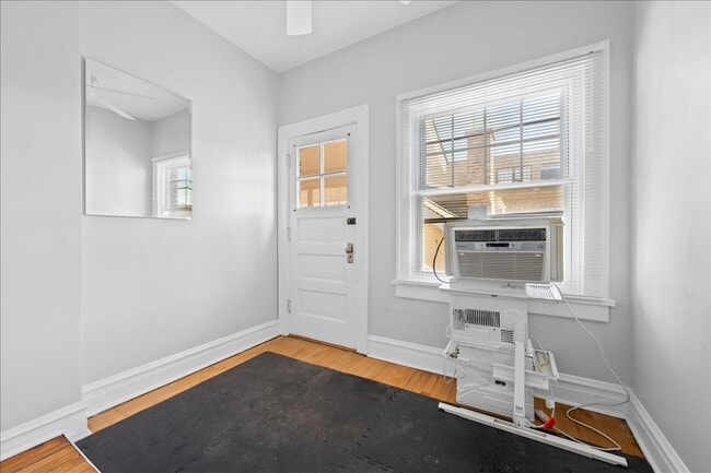 Building Photo - 911 Green Bay Rd