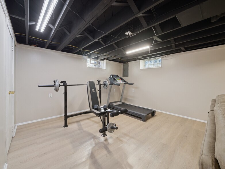 Building Photo - 26805 Richard Dr