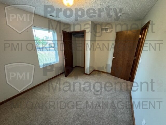 Building Photo - 2 Bedroom Townhouse with Garage