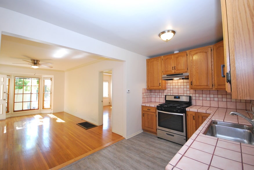 Kitchen - 853 N Citrus Ave