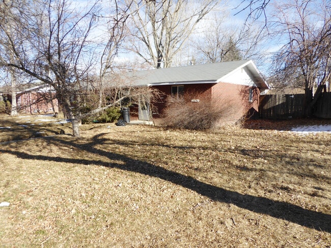 Building Photo - 1200 Castlerock Dr