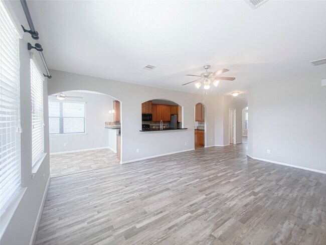 Building Photo - 6227 Carnaby Ln