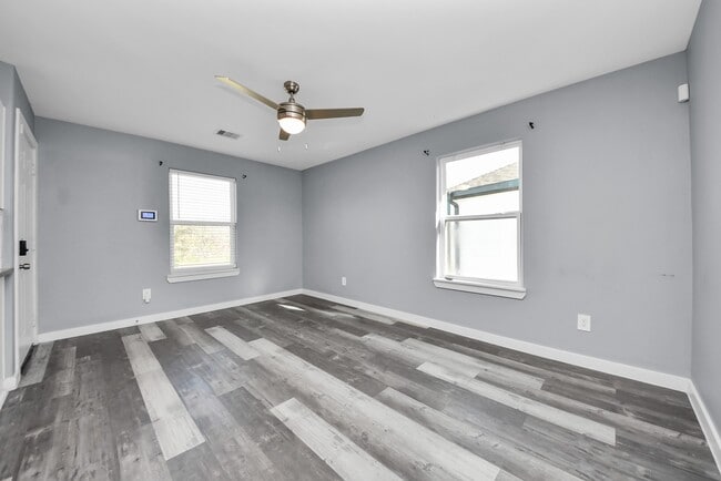 Building Photo - 618 Maple Way