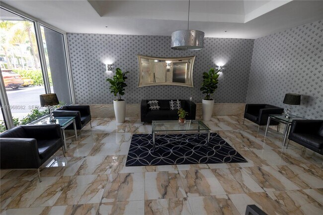 Building Photo - 1255 Collins Ave