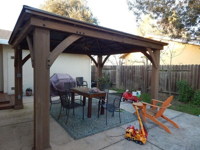 Building Photo - Beautifully remodeled East Davis home available August 5!