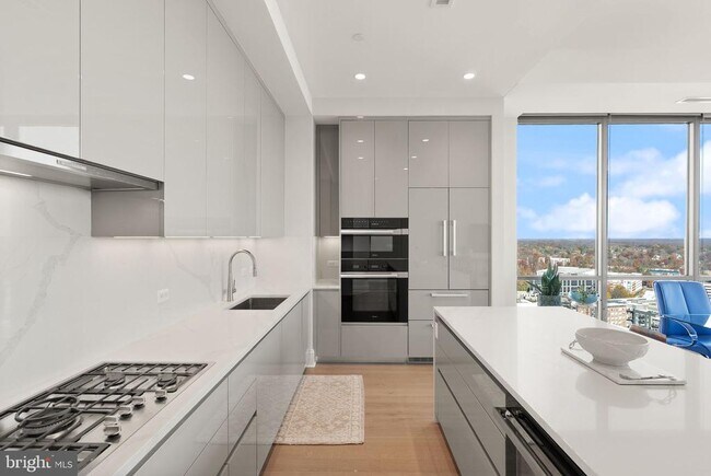 Building Photo - 7887 Jones Branch Dr