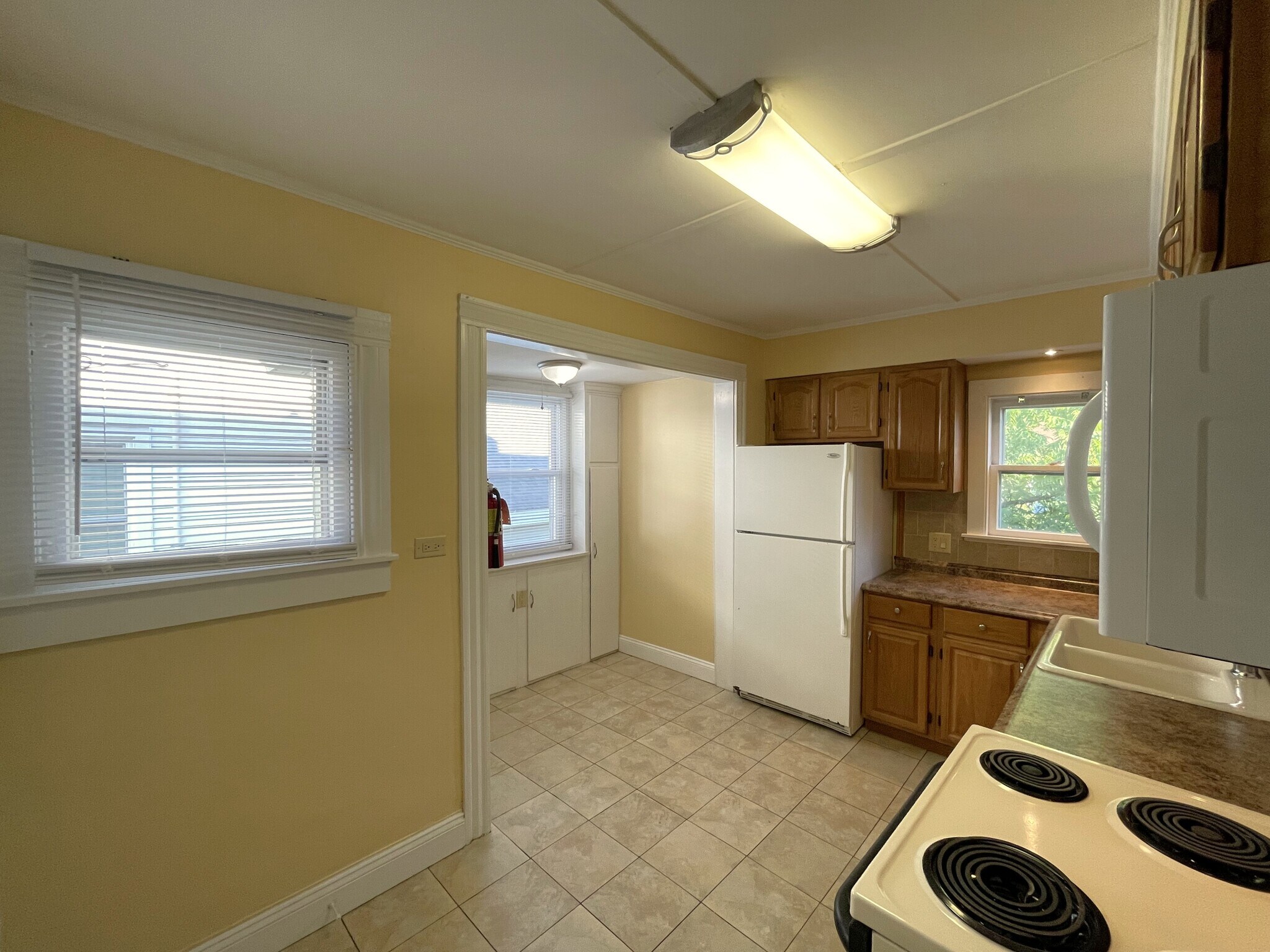 Kitchen - 533 W Gray St