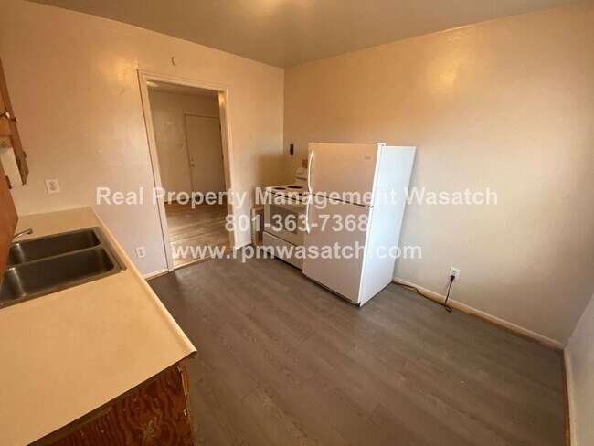 Building Photo - 1480 S Green St