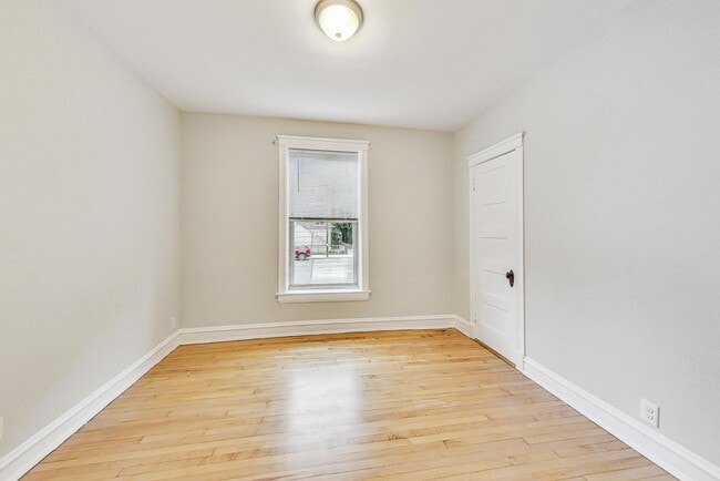 Building Photo - 4000 N Hermitage Ave