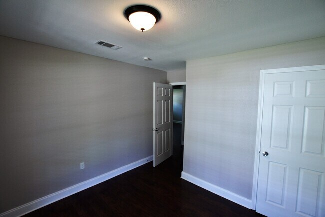 Building Photo - Newly renovated home in Beau Village Subdivision in Denham Springs near I-12