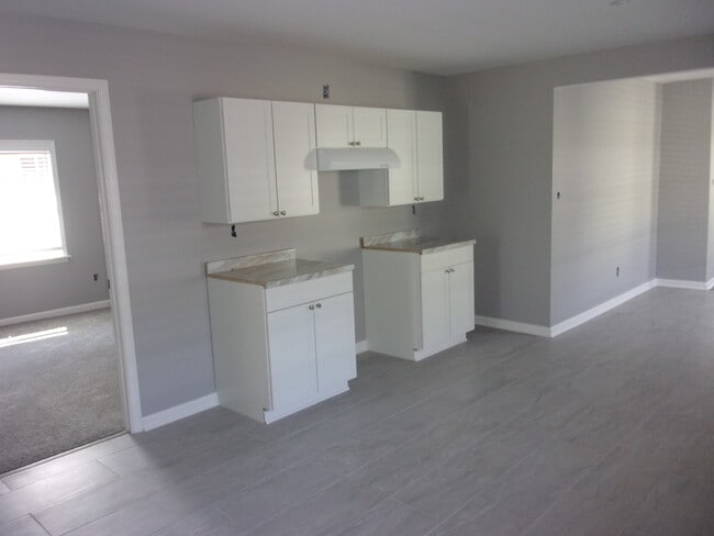 Building Photo - 1594 Oakwood St