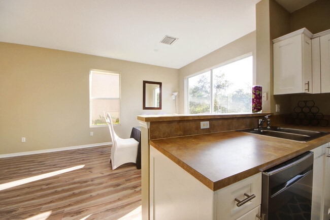 Building Photo - 6143 Seminole Gardens Cir