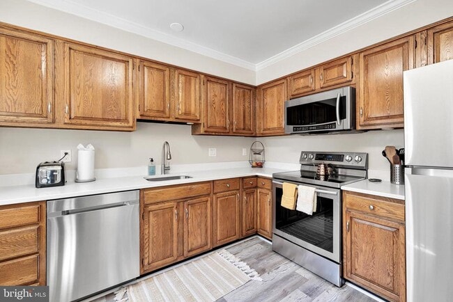 Building Photo - 2415 9th St S