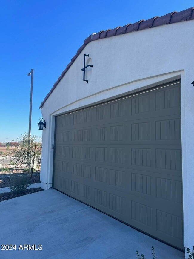 Building Photo - 14649 W Dreyfus St